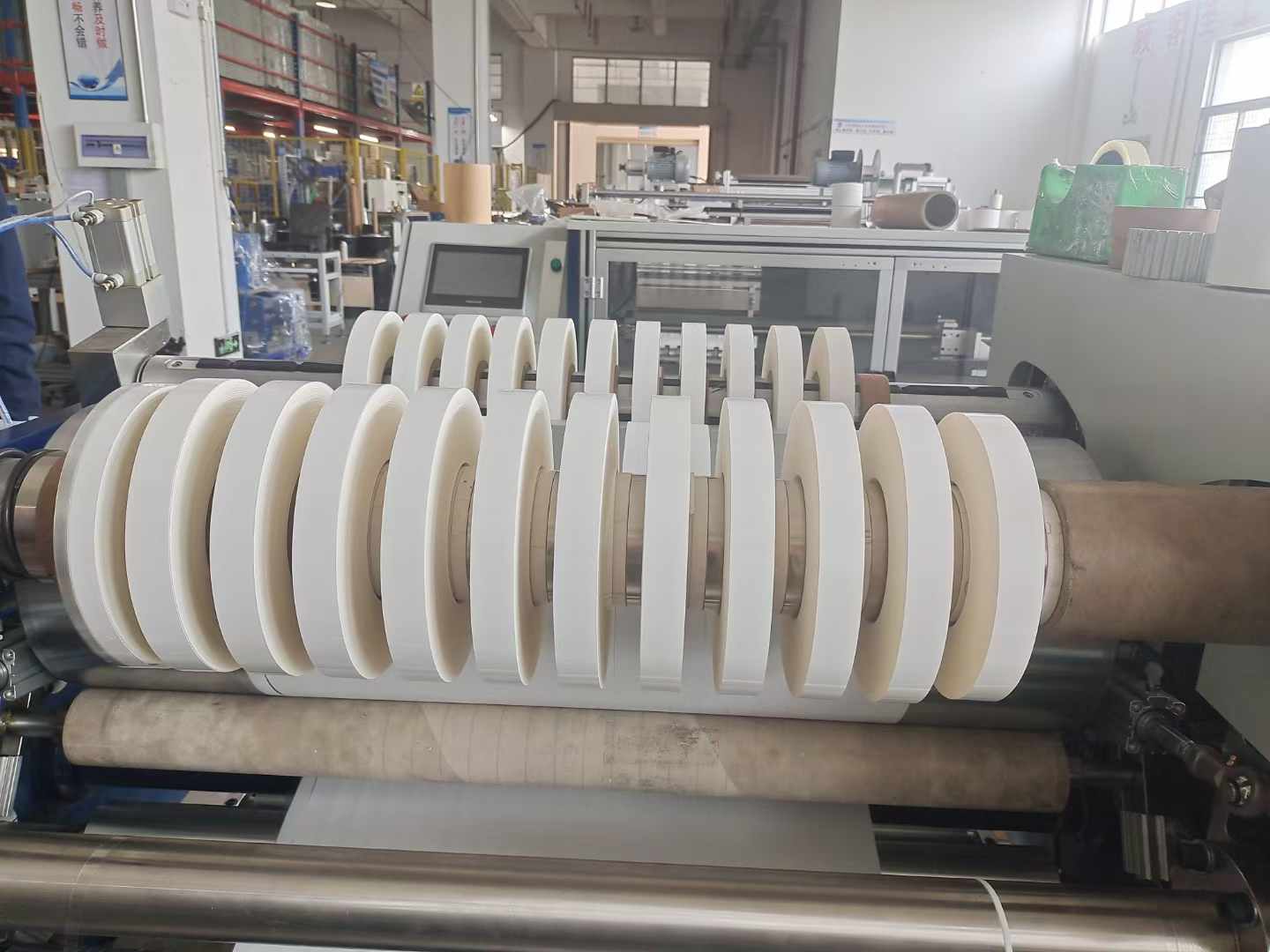 分切機的行業適配性：從包裝到新能源的廣泛用途